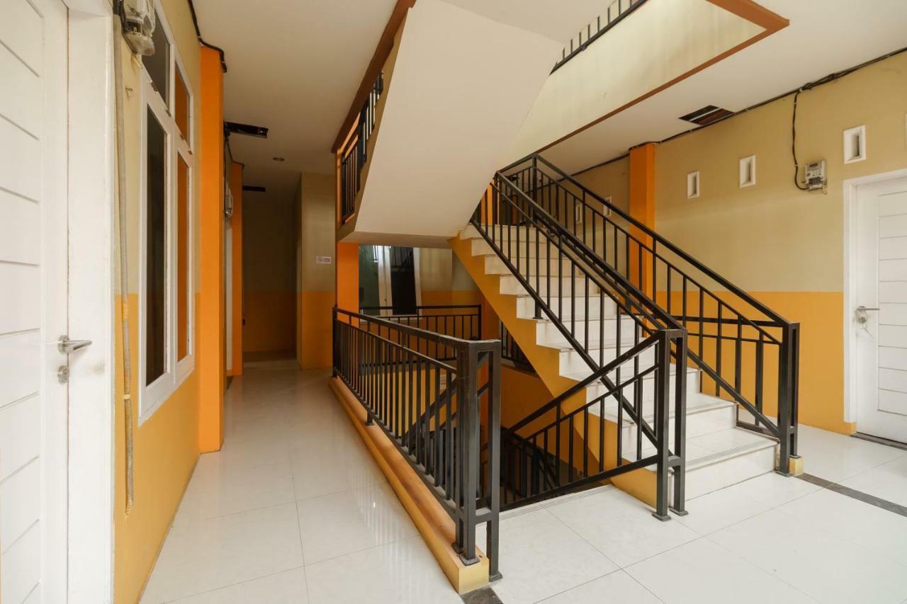 Reddoorz Syariah Near Rs Pirngadi Medan Hotel Exterior photo
